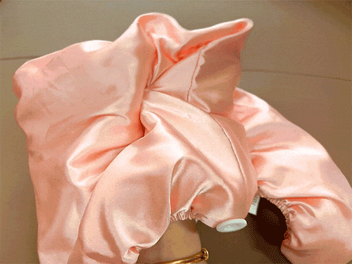 10分钟轻松养成女明星「绸缎发」新葡京洗完头自然风干还是吹干好？(图6)